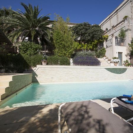 Cinq & Sept Hotel Roujan Exterior photo
