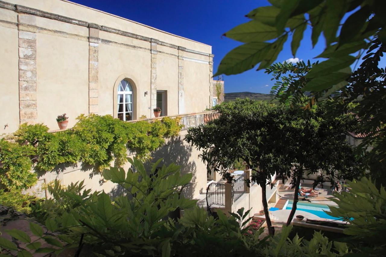 Cinq & Sept Hotel Roujan Exterior photo
